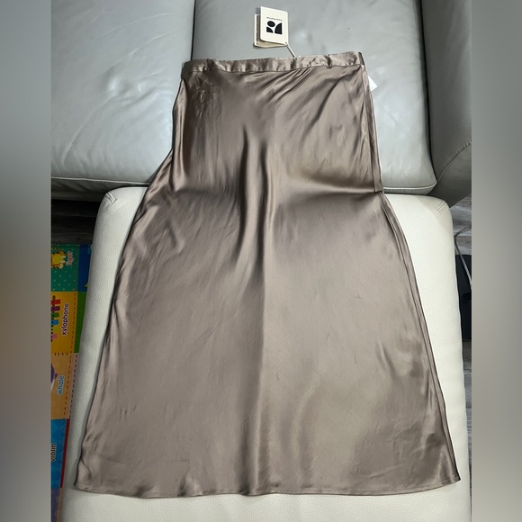NWT - Frank & Oak Women’s Satin Midi Skirt - Size L - Picture 4 of 9